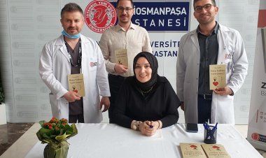 Organ bağışı beklerken, vefat eden oğlunun hayalini kitap yazarak gerçekleştirdi