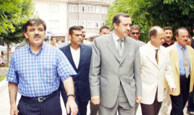 Soner Yalçın'dan AKP’nin Kuruluşuna Dair Çarpıcı İddialar: "Renkli Devrim Projesi Miydi?"