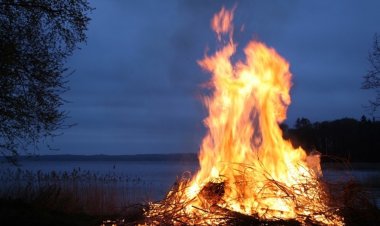 Worshiping Fire in Dreams: Interpretations by Renowned Scholars