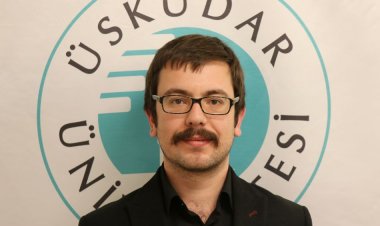 Opportunism Undermines Social Trust