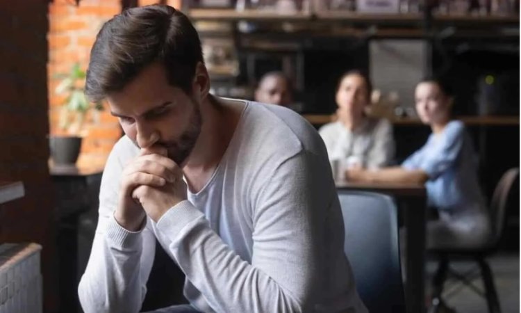 Sosyal Anksiyete Nedir? Belirtileri ve Tedavi Yöntemleri
