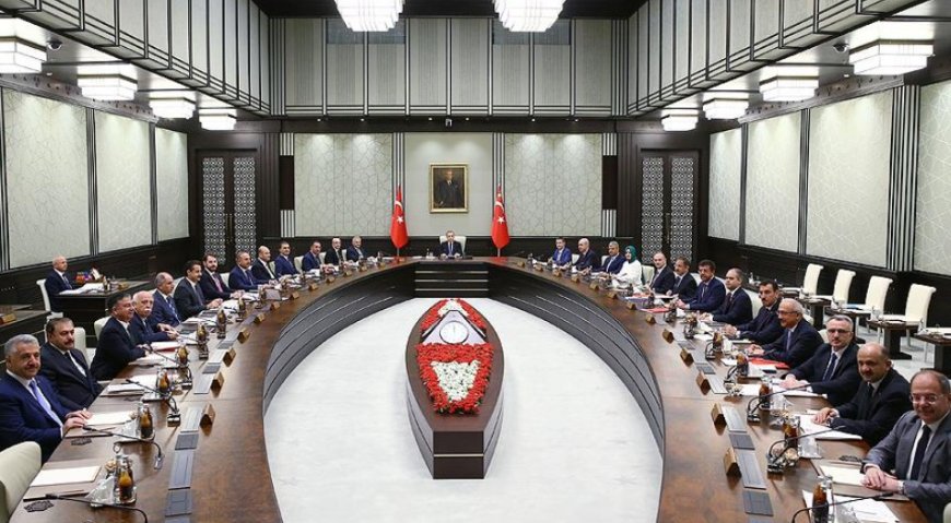 Rüyada Bakan Görmek Ne Anlama Gelir? Makam, Müzakere ve Mükafatın Simgesi