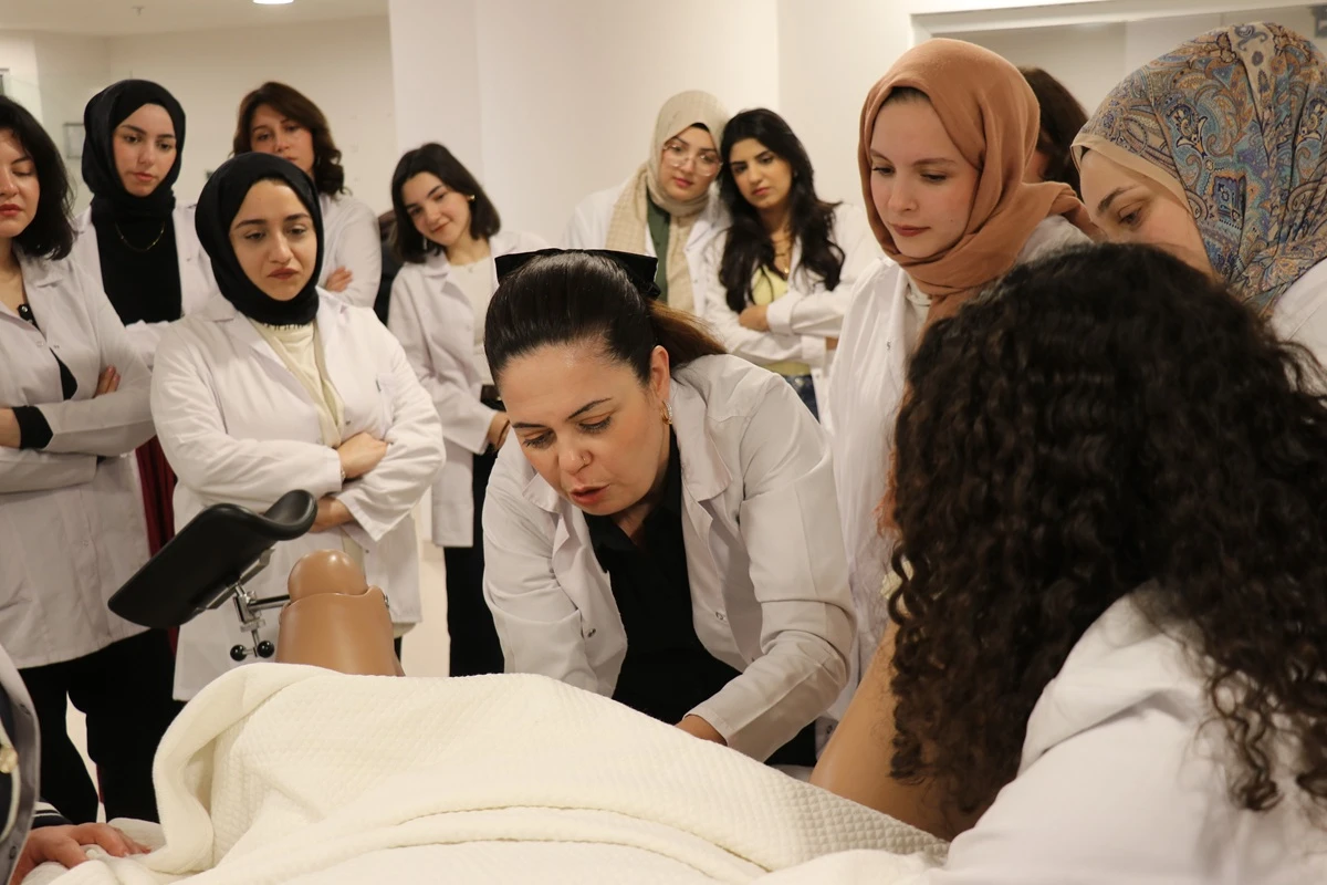 Sağlık mesleklerinde yeni dönem: Yapay zekâ ve dijitalleşme öne çıkıyor