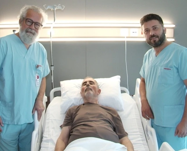 12 santimetrelik aort anevrizması kapalı yöntemle tedavi edildi