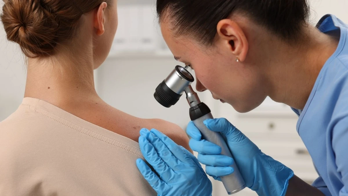 Early skin cancer diagnosis: Changing moles and wounds need attention