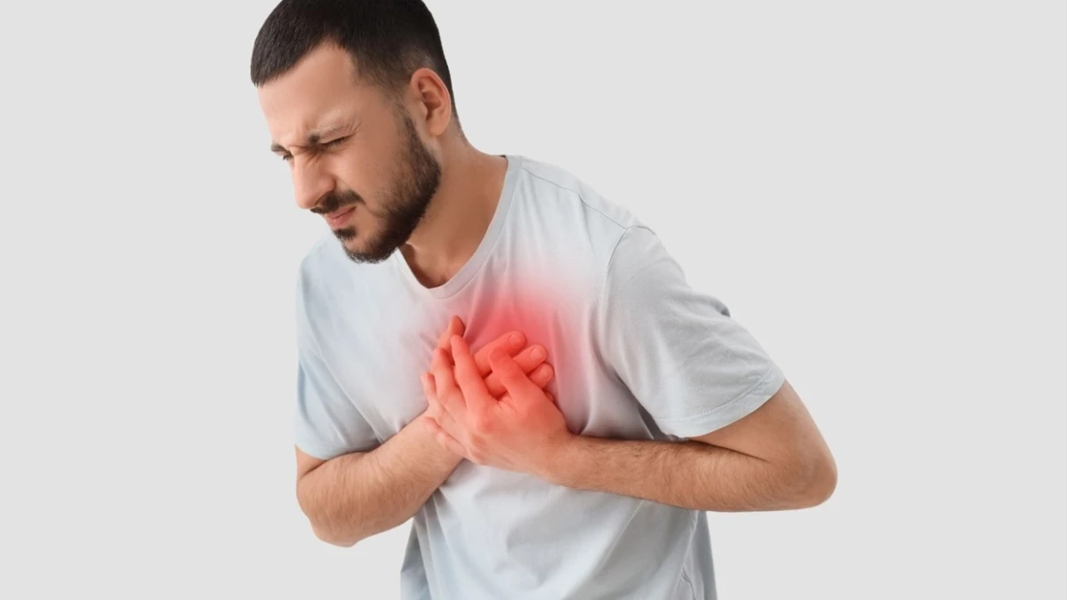 Aort kapak hastalığında nefes darlığı, göğüs ağrısı ve bayılma uyarısı
