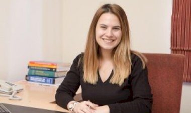 Psikolog Merve Baykal: Ergen Psikolojisi, Dikkat Bozukluğu ve İnternet Bağımlılığı Üzerine Uzmanlaşan Bir Klinik Uzman