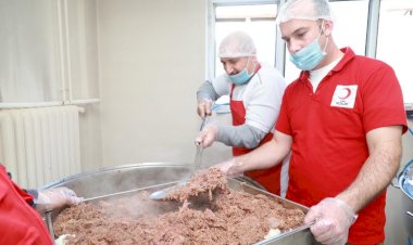 Kızılay Depremzedelere Sıcak Yemek Dağıtımına Başladı
